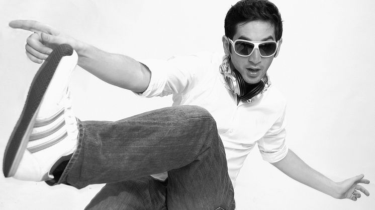 Svenske DJ/producenten Alex Sayz Topp 10 på Billboards Dance-lista!