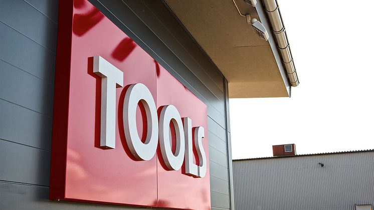 TOOLS på vegg