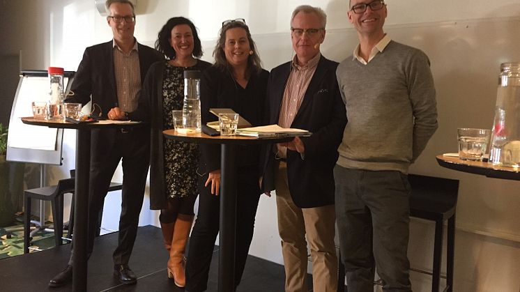 Stefan Lundqvist från Higab, Maria Stenström från Parkeringsbolaget, Lena Andersson från Älvstranden, Robert Hörnquist från GöteborgsLokaler och moderator Anders Goliger