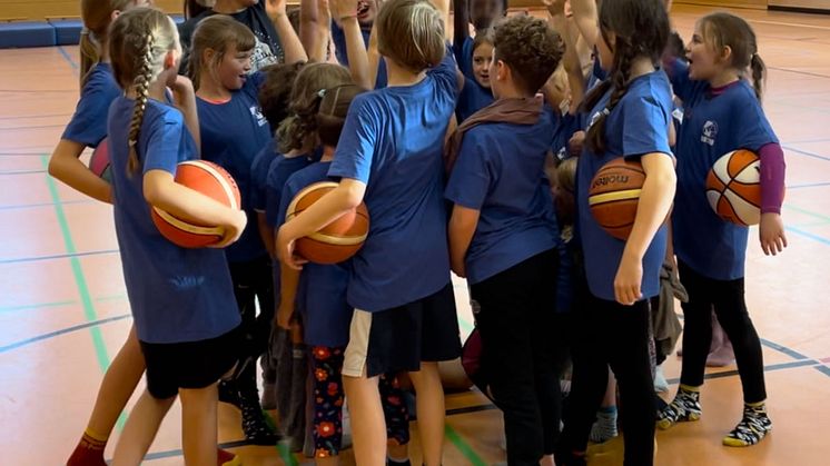 Aroundtown Foundation finanziert Feriencamp des Artio Nürnberg e.V.