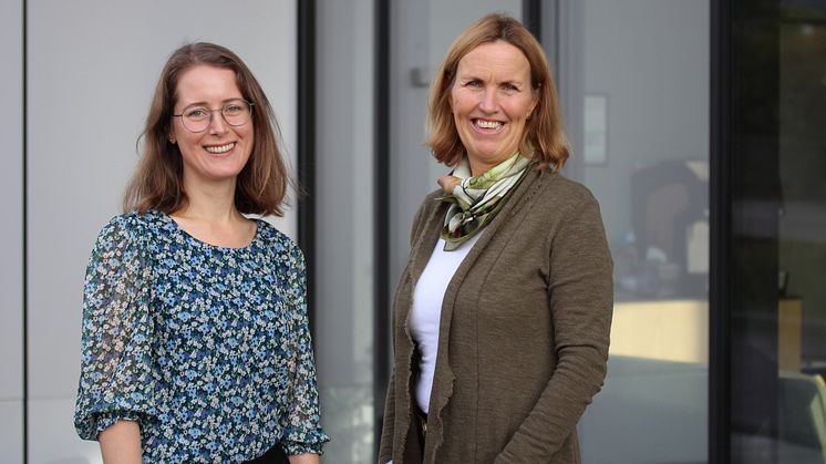 Fang energityven 2022 - Leder for energi og miljø i Oslobygg, Magnhild Kallhovd (tv) og eiendomsdirektør i Oslobygg, Bente Bømark Hanssen - Foto: Frøydis F. Skattum