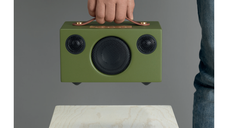 BÄRBAR TRÅDLÖS HÖGTALARE FRÅN AUDIO PRO ÖVERRASKAR. LITEN, KRAFTFULL OCH MED LÅNG BATTERITID.