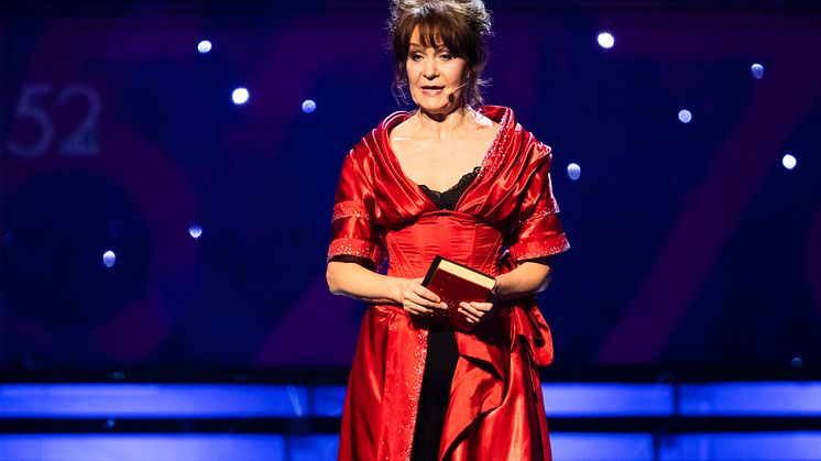Maria Lundqvist delar ut pris till Årets Manliga Idrottare
