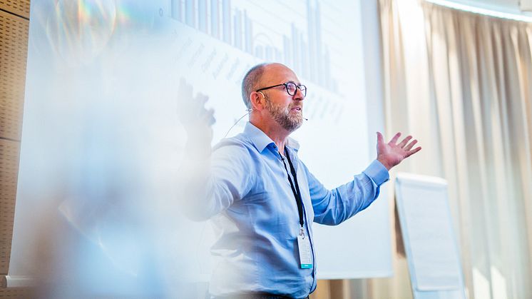 Peder Nærbø på Bulk Infrastructure engagerade publiken och hans budskap var tydligt och klart: Använd er av all kraft!