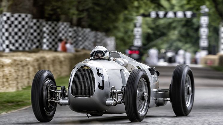 Audi Tradition stiller med Sølvpil til Goodwoods ”sølv” jubilæum