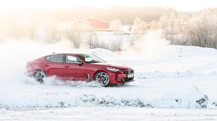 Kia Stinger rullar ut på svenska vägar