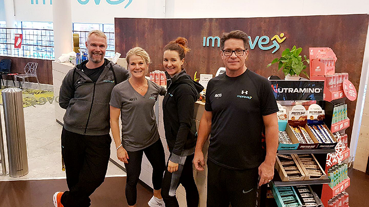 Improve Health AB är Årets uppstickare i Partille 2017. På bilden från vänster: Johan Knutsson, vd och platschef, Sandra Lindström, gruppträningschef, Christina Örtorp, receptionist och gruppträningsinstruktör och Roland Gustafsson, receptionist.