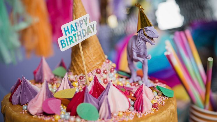 Tårtdekoration "HAPPY BIRTHDAY!" från Designhouse95