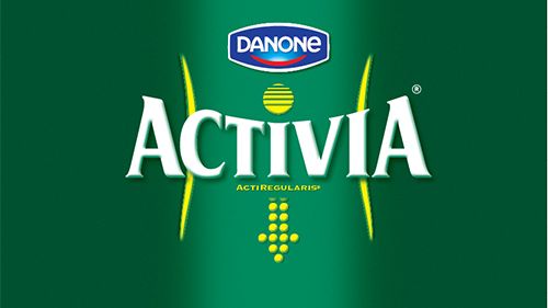 Danone höjer ersättningen till bönderna i Sverige – ger 50 öre mer per såld förpackning Activia Fil