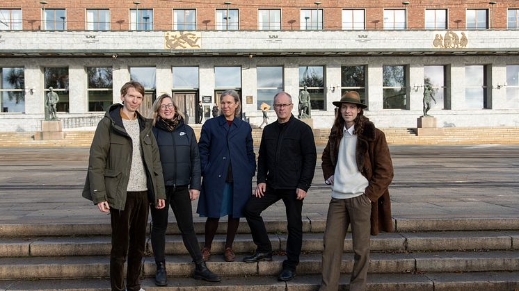 Kunstutvalget består av f.v. Steffen Håndlykken (UKS), Mari F. Sundet (Oslo kommunes kunstsamling) Ebba Moi (NBF) Per Gunnar Eeg-Tverbakk (Oslo kommunes kunstsamling) og Sebastian Makonnen Kjølaas (BO). Foto Ingvild B. Myklebust / Oslo kommune