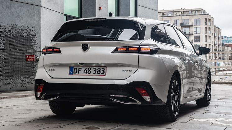 Peugeot 308SW Hybrid lowres PR-18