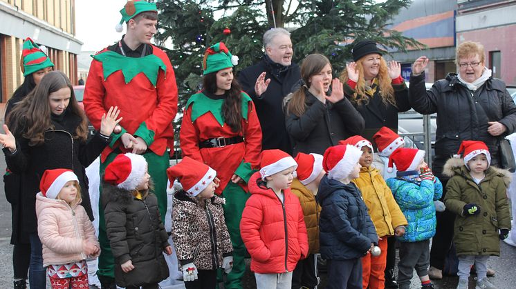 Stepping Stones for Families singing with the McDermott elves, Councillor Allan Gow and Bailie Jacqueline McLaren