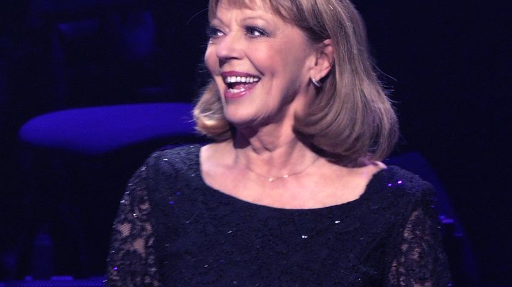 Lill Lindfors på jubileumsturné hösten 2021 ”Tillsammans är ett sätt att finnas till”!