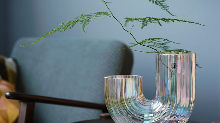 EKENÄSET armchair 1699 DKK, RÄFFLEBJÖRK vase 199 DKK