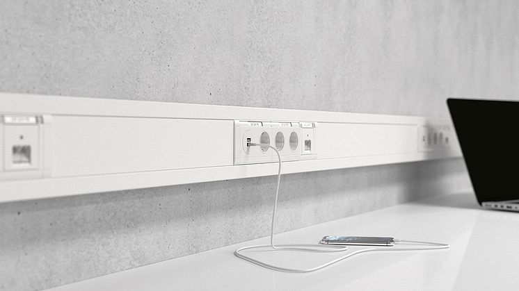 Sicher und einfach laden mit der USB-Kanalsteckdose von Hager