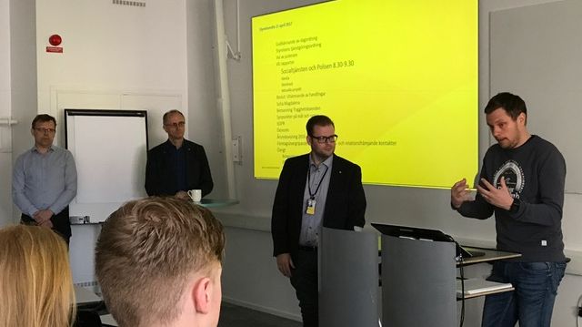 Markus Strömbergsson, socialtjänsten,  berättade för Gavlegårdarnas styrelse hur de arbetar förebyggande i bostadsområdena tillsammans med Gavlegårdarna.