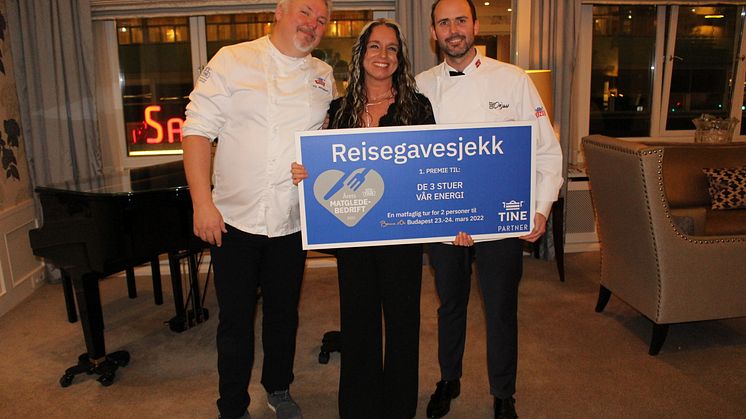 1.plass Årets matglede bedrift_fra venstre.Matfaglig ansvarlig TINE Partner, Pål Jetmundsen, kjøkkensjef Vår Energi, Monika Bondhus og juryformann og Bocuse d’Or vinner, Ørjan Johannessen.JPG