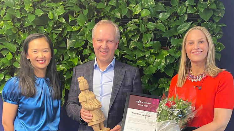Fra venstre, Jane Xia, leder ODA Awards, Morten Løvstad fra Sogeti og Kristin Hofer Næss, leder ODA