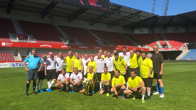 Gatulaget möter stadens politiker i fotboll på Olympia