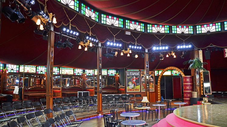 Spiegelzelt "Victoria" der Oper Leipzig auf dem Augustuplatz