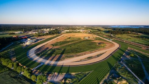 Pressinbjudan: Premiärritt på galoppbanan Bro Park