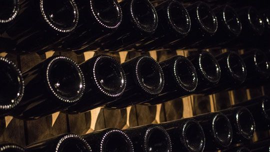 Esslingen: Sparkling wine bottles in the cellar © DZT/Carolina Hubelnig