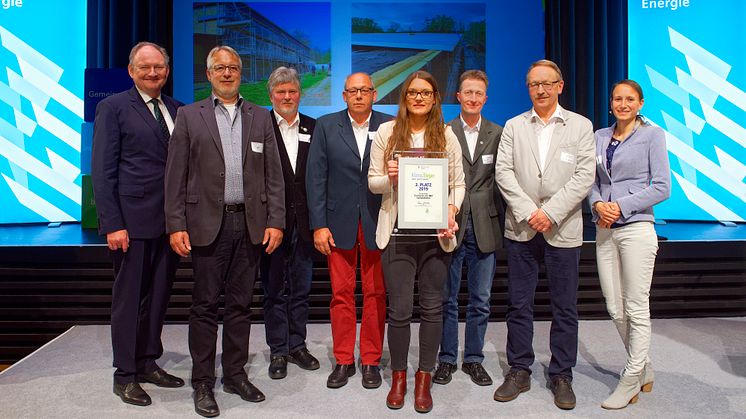 Vize-Sieger (v. l.): Dr. Stephan Nahrath, Geschäftsführer WWE, Stadtoldendorfs Bürgermeister Helmut Affelt, Klaus Sander, Wolfgang Binder, Svenja Nölting, Torsten Becker und Klaus Grewe , TV Stadtoldendorf sowie Anja Lippmann, Klimaschutzagentur.