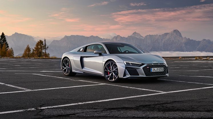 Audi R8 V10 RWD (Florettsølv)