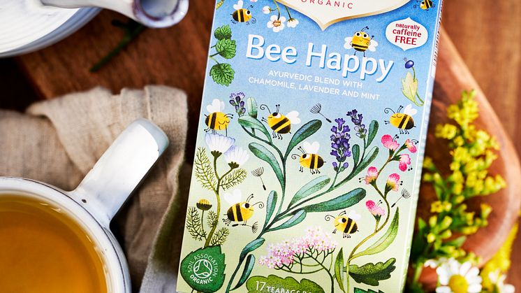 Ekologiska Yogi Tea Bee Happy med blommor och örter som bin speciellt tycker om.