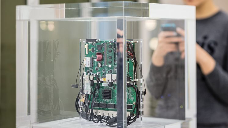 Autonomy Cube av Trevor Paglen