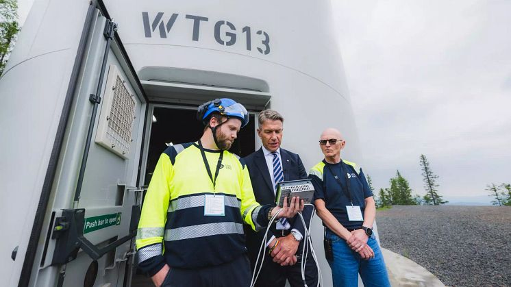 Olje- og energiminister Terje Aasland åpnet Odal Vindkraftverk 20. juni