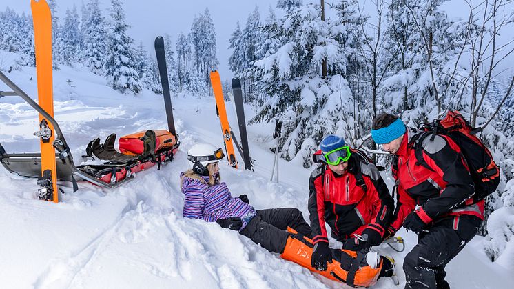 Jeder fünfte Sportunfall passiert beim Skifahren - die richtige Versicherung ist gefragt.