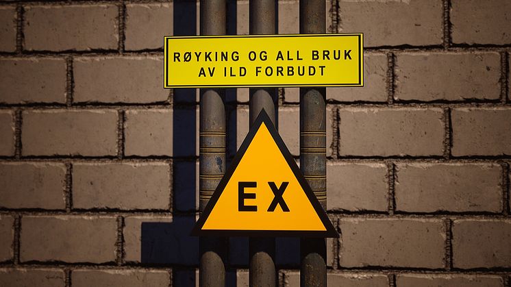 Alle eksplosjonsfarlige områder skal være synlig merket med skilt. Foto/illustrasjon: Trainor.