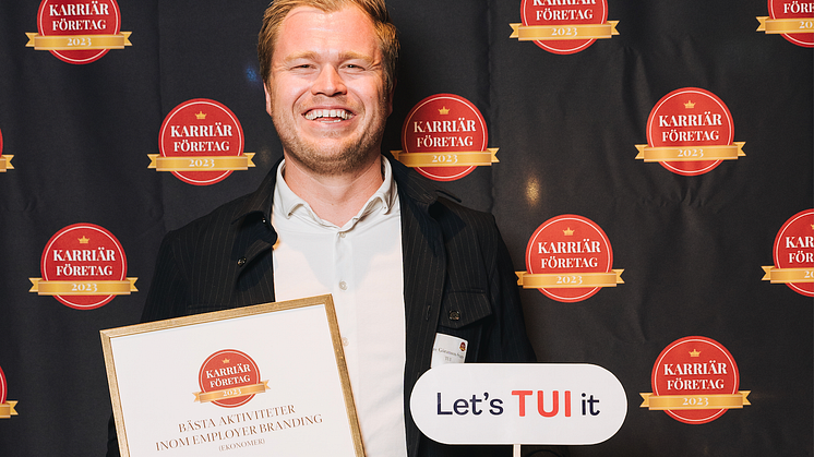 Marc Göranson-Svare på TUI tar emot priset för "Bästa aktiviteter inom employer branding" i kategorin Ekonomer.