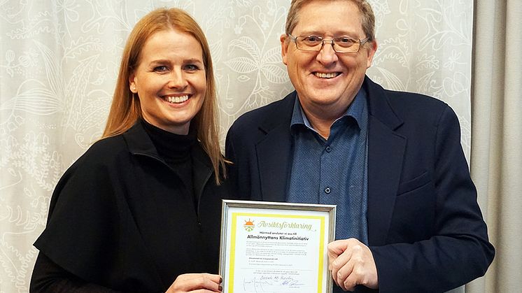 Lena Molund Tunborn, VD och Mats Arnsmar, styrelseordförande Poseidon med signerad avsiktsförklaring.