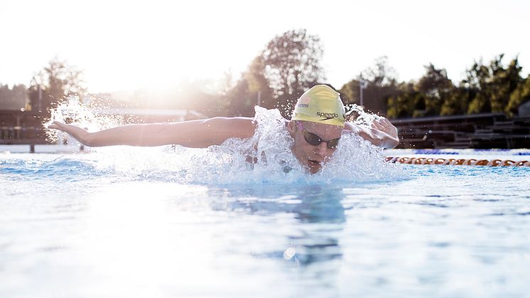Swimming like a dolphin puts a smile on the face of young Swedish elite swimmer, Adam Paulsson (Photo: Magnus Peterson)
