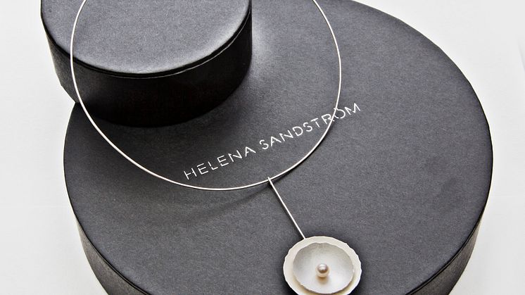 NK Personal Shopping lanserar äggskalssmycke av Helena Sandström.