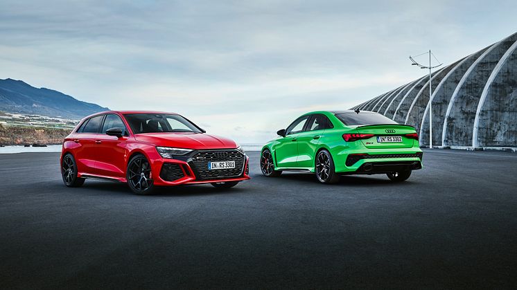 Audi RS 3 Sportback (Tangorød) og RS 3 Limousine (Kyalamigrøn)
