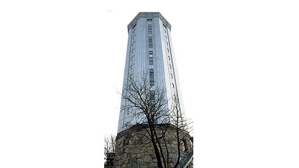 35 meter högt renoveringsobjekt.