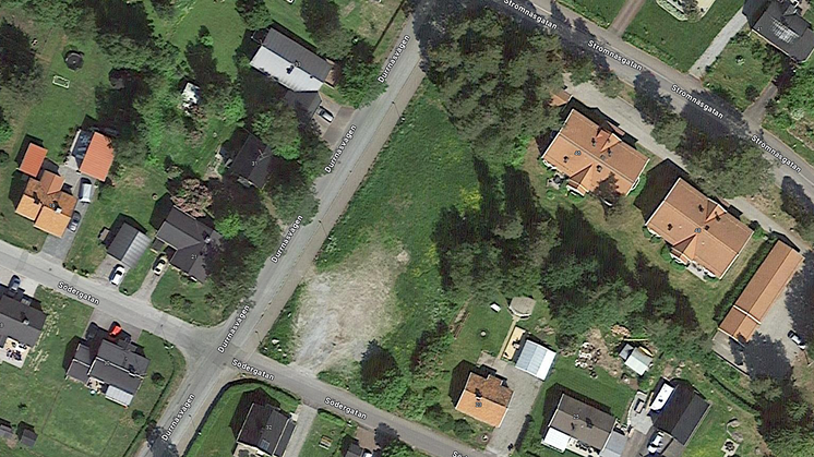 Ytan som bygglovsansökan handlar om ligger i korsningen Durrnäsvägen/Södergatan. Foto: Google maps