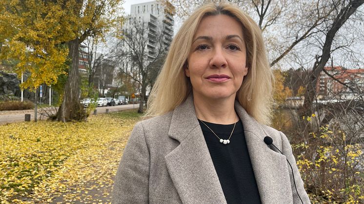 Lutfie Podletova, krigsflykting från Ukraina som nu jobbar på Galaxen Bygg med att hjälpa andra flyktingar till jobb inom byggsektorn.