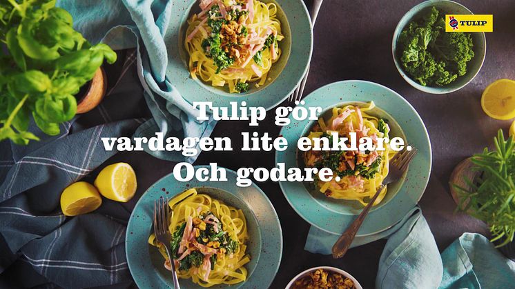 Krämig valnötspasta med strimlad kalkon och grönkål