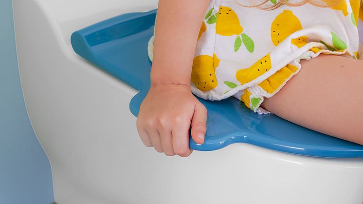 Geberit Bambini -lattia-wc kädensijoilla.tif