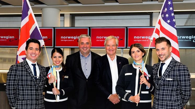 Norwegian CEO Bjorn Kjos and Gatwick Airport CEO Stewart Wingate with cabin crew