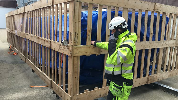 Leverans av absorptionskylmaskin för fjärrkyla tidig vår 2018. Hela anläggningen är en investering på 54 miljoner kronor. Foto: Öresundskraft 