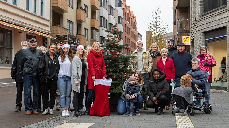 Kiel-Marketing e.V., der Förderkreis Altstadt e.V. und die Gewerbetreibenden der Schloßstraße machten die Schloßstraße heute schick für die Vorweihnachtszeit. 