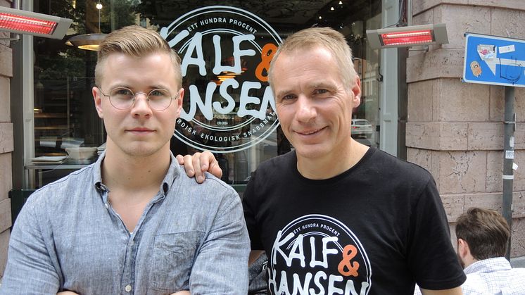 Fabian Kalf-Hansen med sin pappa Rune. Foto: KRAV / Anna Ellström