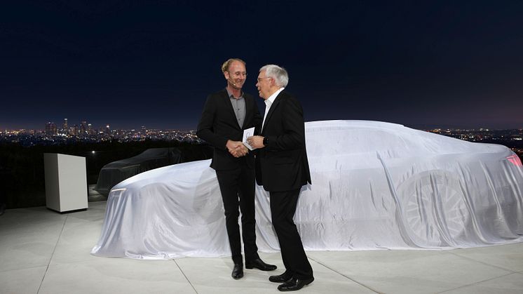 Audi prologue with cover - Marc Lichte og Prof Dr Ulrich Hackenberg