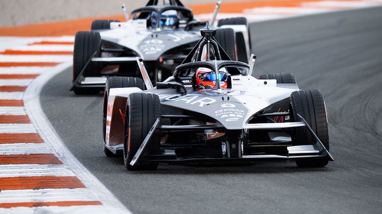 J_TCS_Racing_S9_Valencia_Jaguar_I-TYPE_6_161222_002