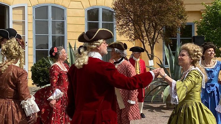 Dansgruppen Branicula vid Linnés trädgårdsfest